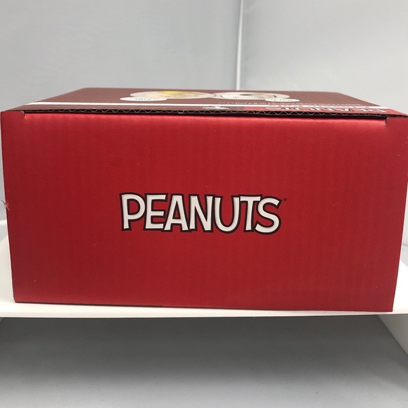 Peanuts Classic Pals (Snoopy & Charlie Brown) Ceramic Salt & Pepper Set - Picture 5 of 5